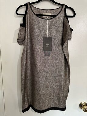 BOOHOO Foiled Texture Off Shoulder Metallic Silver/Gold Cold-Shoulder Dress NWT